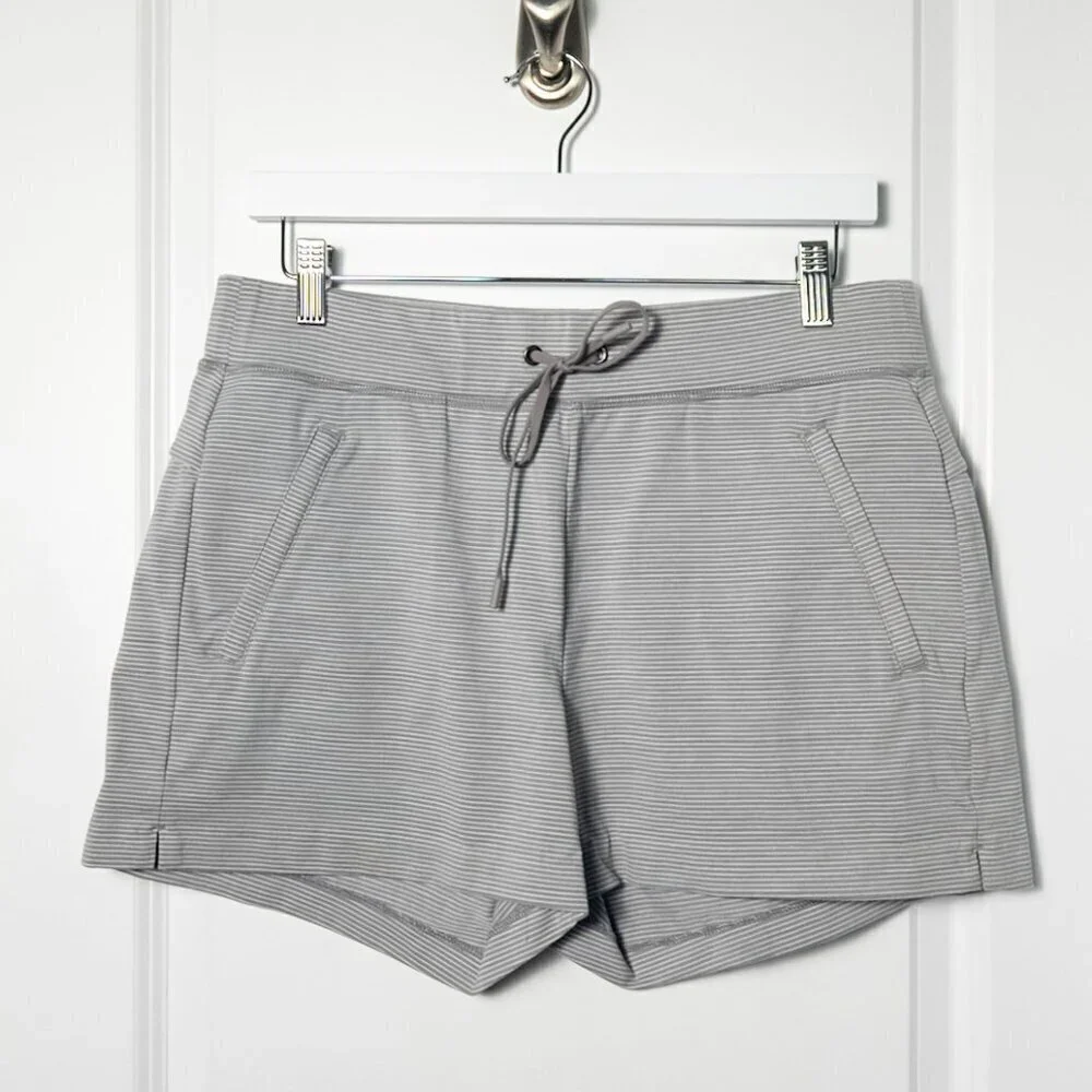 Athleta Stripe Modern Metro Shortie 3.5